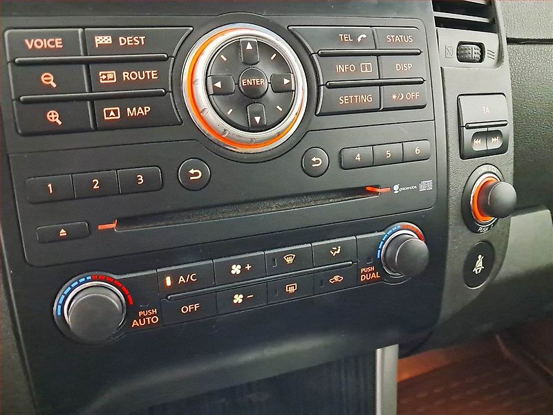 Nissan Pathfinder (2011) 2.5 dCi, 4X4, Automat, 7 míst - fotka 23 z 27