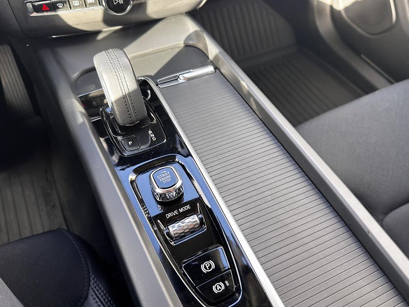 Volvo XC60 B5 AWD / ČR / 1. maj // výhřev - fotka 24 z 42