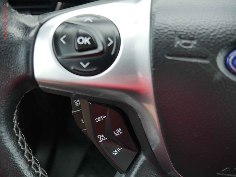 Ford Kuga (2014) 2.0TDCi 4x4, AT, xenon - fotka 13 z 15