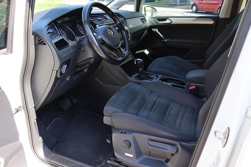 Volkswagen Touran 2.0TDI DSG 110kW - fotka 22 z 50