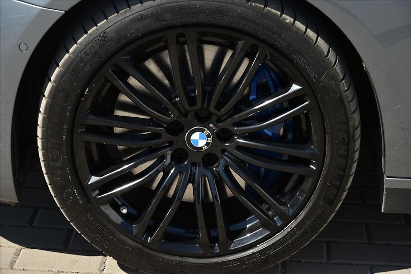 BMW Řada 5 540i xDrive 250kW M PAKET ČR - fotka 9 z 28