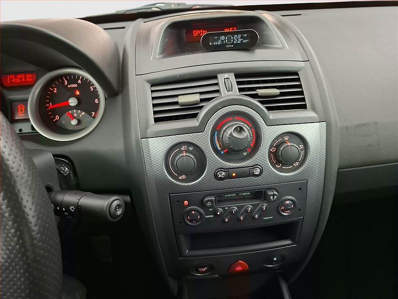 Renault Mégane (2004) 1.6 16V , nová STK, Tažné - fotka 12 z 15