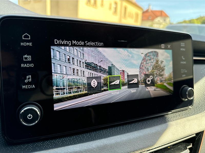 Škoda Scala 1,0 TSI Selection - fotka 20 z 22