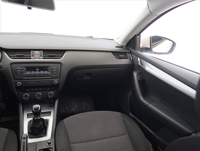 Škoda Octavia (2013) 1.6 TDI, Tempomat - fotka 8 z 17