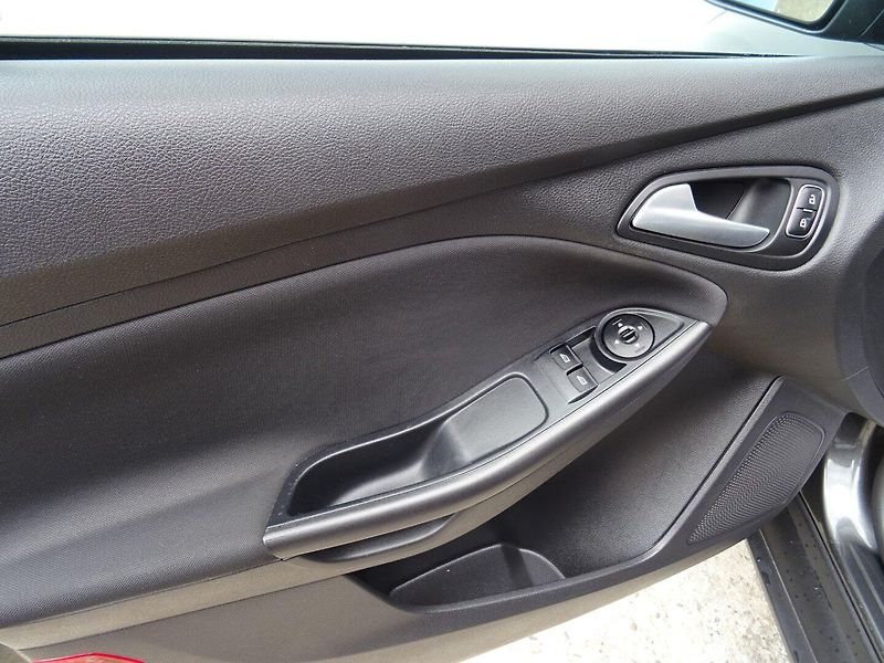 Ford Focus (2018) 1.6i,77kW,NovéČR,s.kn,klima - fotka 16 z 23