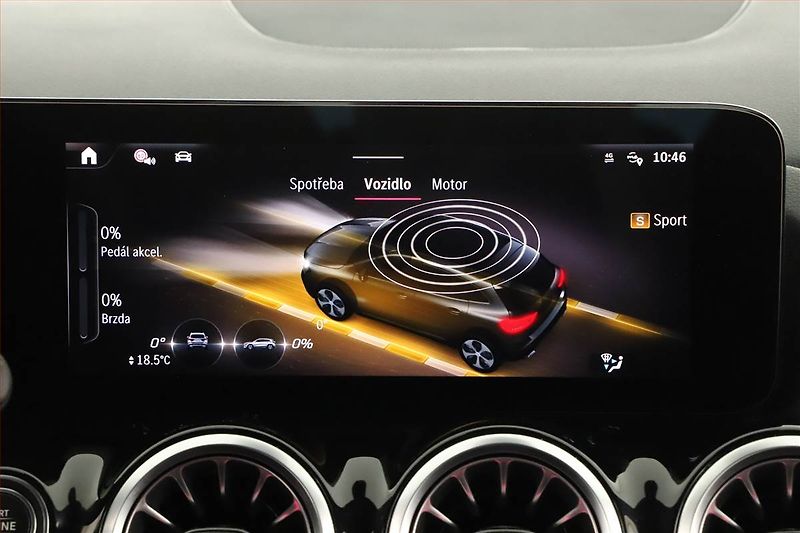 Mercedes-Benz GLA (2025) 180, AMG LINE, KEYLESS - fotka 17 z 20