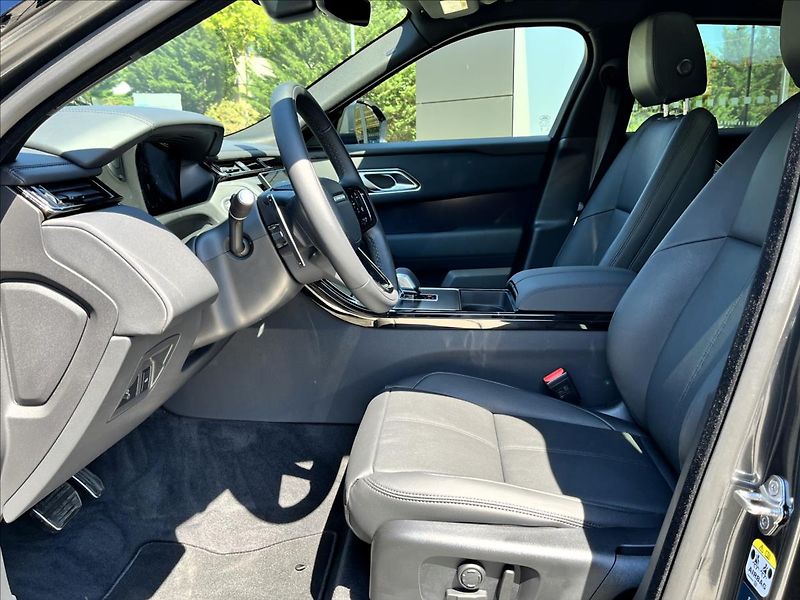 Land Rover Range Rover Velar 2,0 D200 DYNAMIC SE AWD - fotka 14 z 37