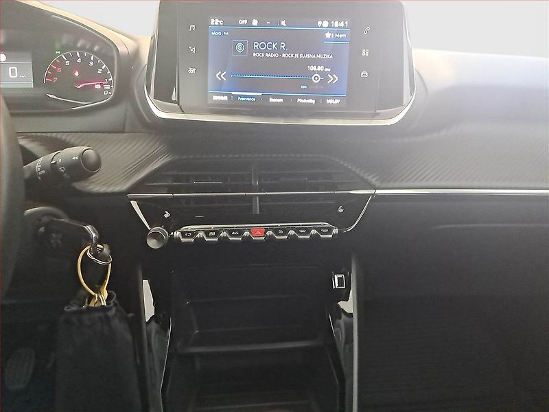 Peugeot 2008 (2021) 1.2 PureTech, Serv.kniha - fotka 12 z 23