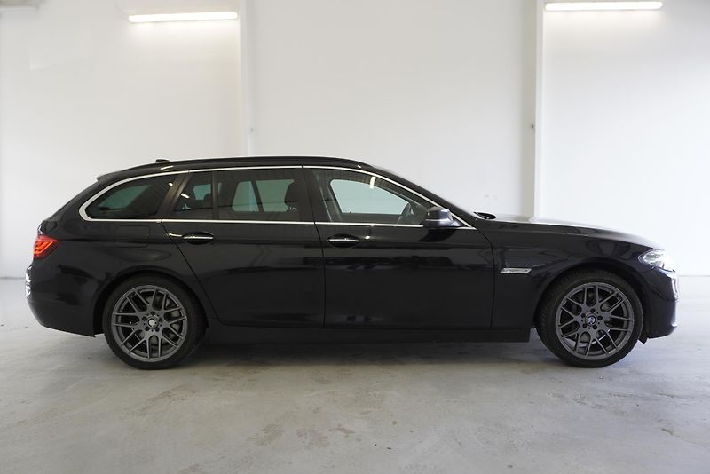 BMW Řada 5  3,0 XDRIVE FACELIFT AUTOMAT - fotka 4 z 29