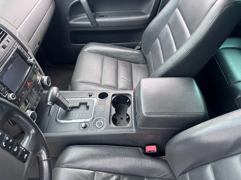 Volkswagen Touareg (2010) 4X4 3,0 TDI V6 176 KW - fotka 36 z 47