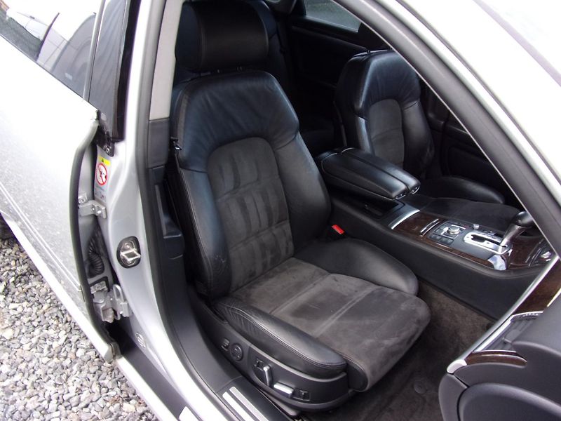 Audi S8 5.2V10 331kW CERAMIC  TOP CENA - fotka 23 z 25