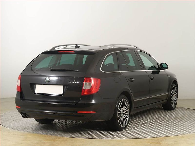 Škoda Superb (2012) Laurin&Klement 2.0 TDI, Xenony - fotka 5 z 21