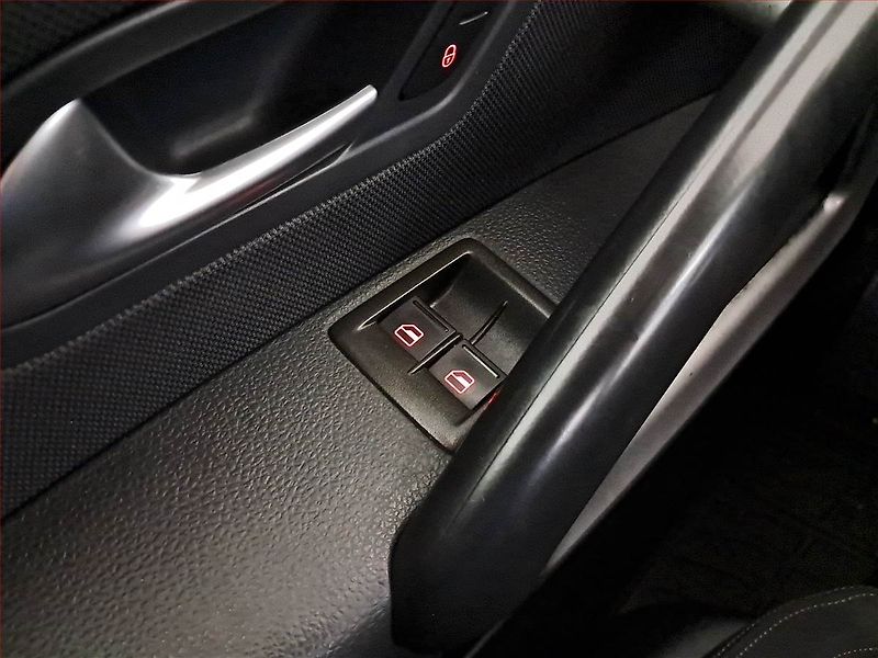 Volkswagen Scirocco (2010) Sport 1.4 TSI, Park. senzory - fotka 16 z 17