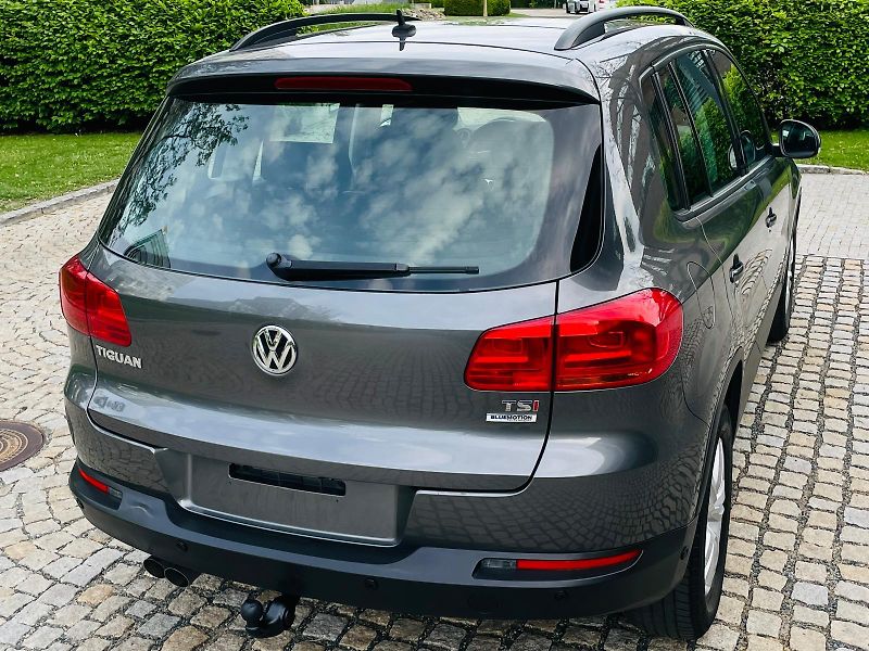 Volkswagen Tiguan 1.4TSI MANUÁL SENZORY TAŽNÉ - fotka 13 z 47