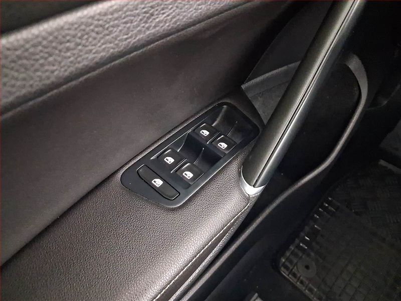 Volkswagen Golf (2017) 1.6 TDI, Serv.kniha, Kůže - fotka 15 z 18