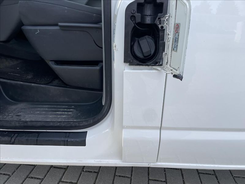 Volkswagen Transporter 2,0 TDi 75kw 6míst Tažné Klima - fotka 34 z 40