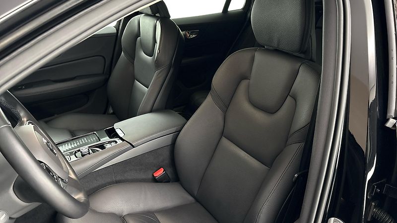 Volvo V60 2.0 T6 AUT AWD Recharge Plus B - fotka 14 z 27