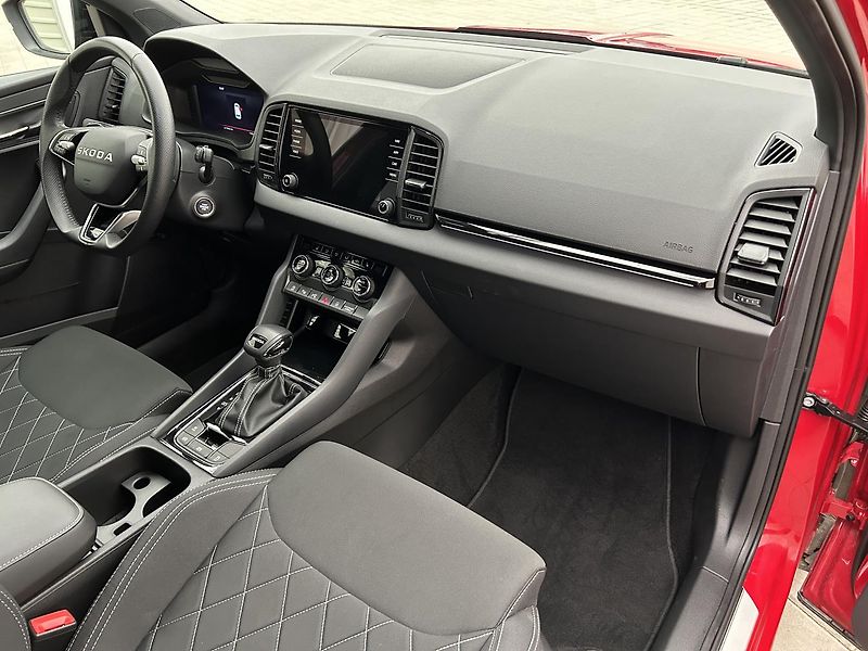 Škoda Karoq 1.5 TSI SportLine - fotka 27 z 31