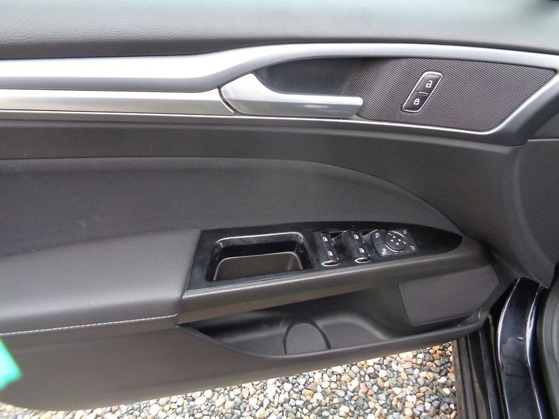 Ford Mondeo 2,0 - fotka 13 z 16