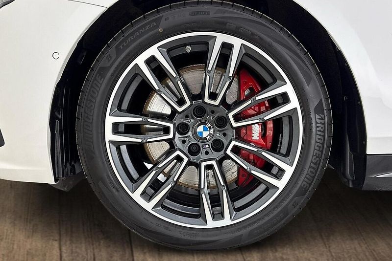 BMW Řada 5 540d xDrive Touring - fotka 25 z 25