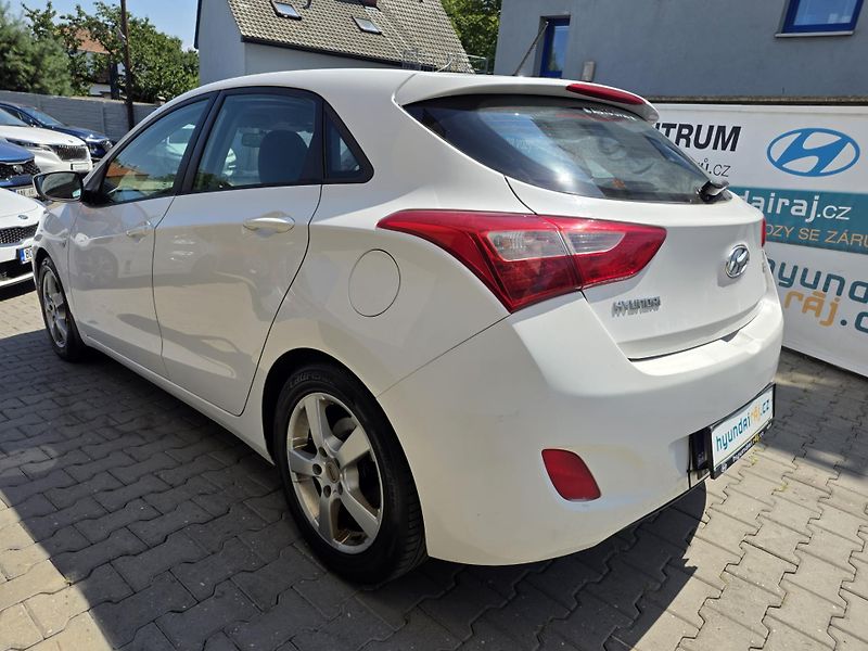 Hyundai i30 1.4-NÍZKÉ KM-KLIMA-ALU - fotka 14 z 15