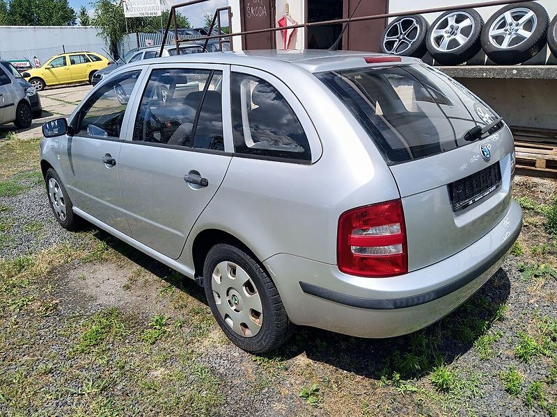 Škoda Fabia 1.2 HTP Classic Combi - fotka 3 z 21