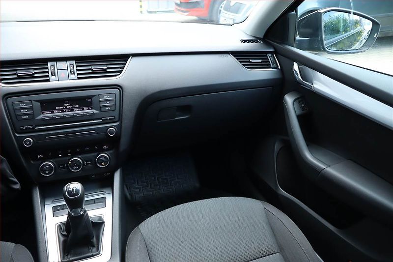 Škoda Octavia (2014) 1.6 TDI, Serv.kniha, Tempomat - fotka 8 z 20