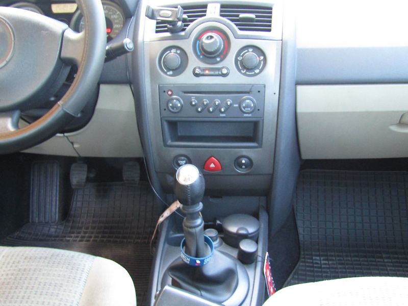 Renault Mégane (2006) 1.5 DCi 78kW CZ PŮVOD - fotka 17 z 37