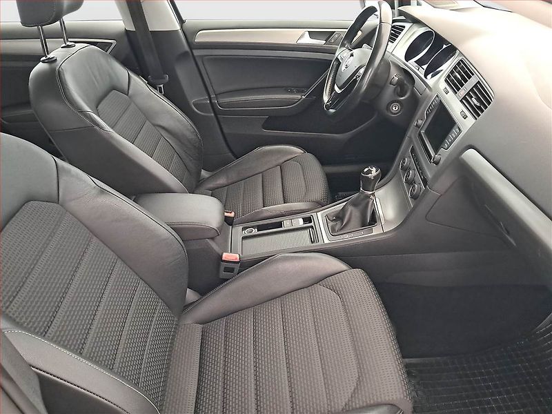 Volkswagen Golf (2017) 1.6 TDI, Serv.kniha, Xenony - fotka 9 z 19