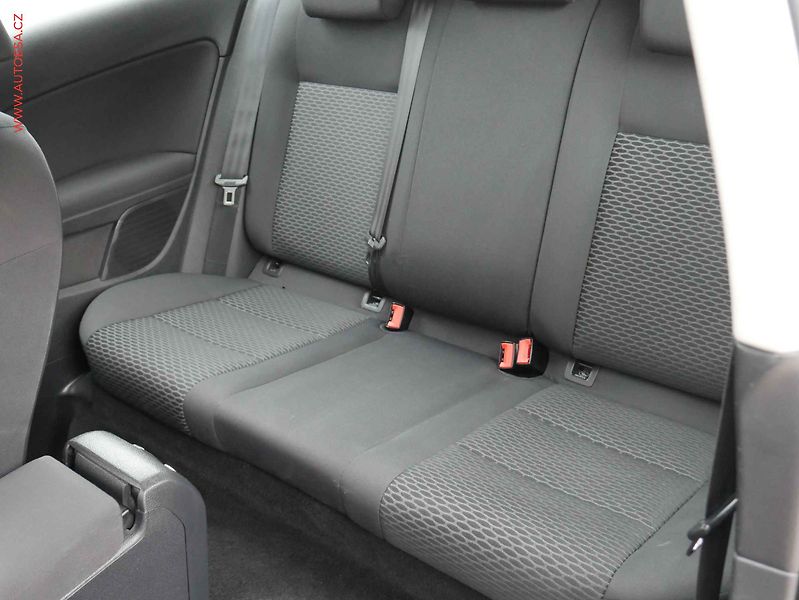 Volkswagen Golf (2009) 1.4i, AC, výhřev sed - fotka 10 z 14