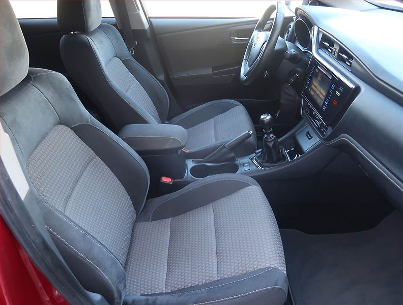 Toyota Auris (2018) 1.6 Valvematic, Tempomat - fotka 9 z 21