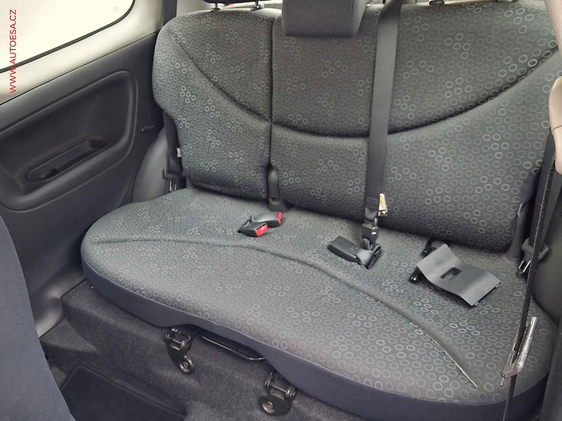Toyota Yaris (2004) 1.0 VVTi, 2.maj,ČR, AC - fotka 10 z 13