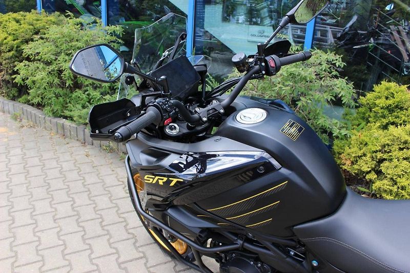 QJ Motor (2026) SRT 900 SX 2026 VČ 3  KUFRŮ SK - fotka 8 z 10