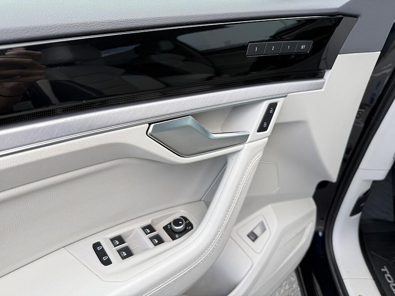 Volkswagen Touareg V6 4M 3,0 TDi 210 kW Elegance - fotka 22 z 25