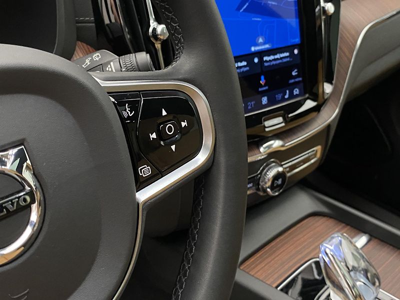 Volvo XC60 T6 AWD RECHARGE DARK ULTIMATE  - fotka 20 z 66
