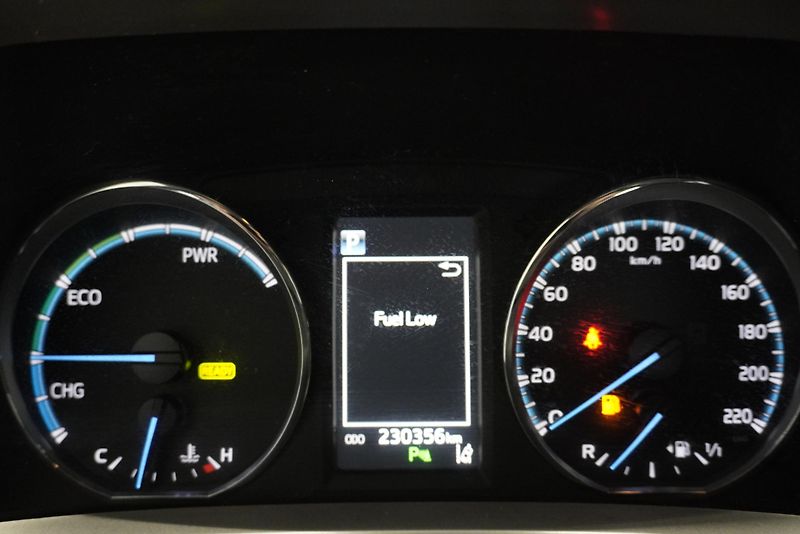 Toyota RAV4 2,5 HYBRID 4X2 AUT. - fotka 17 z 30