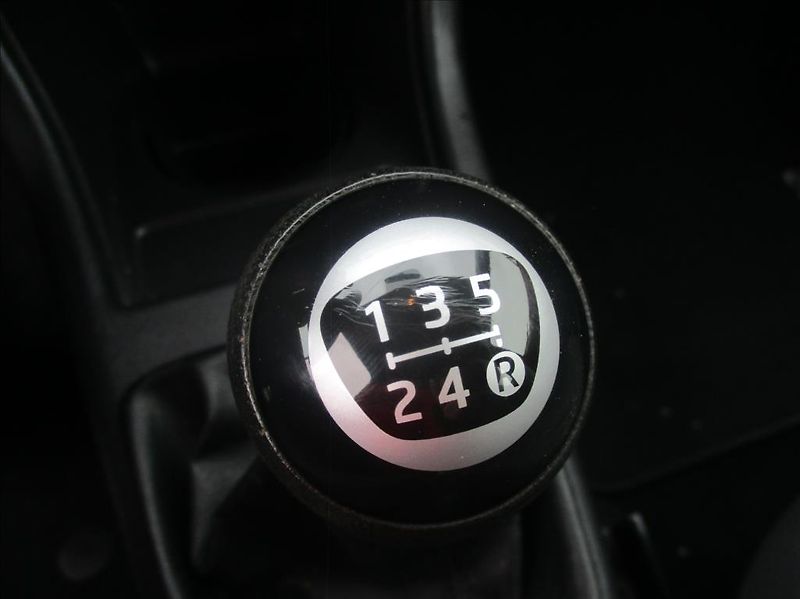 Volkswagen up! 1,0 MPi, klima, serv.kniha, - fotka 13 z 32