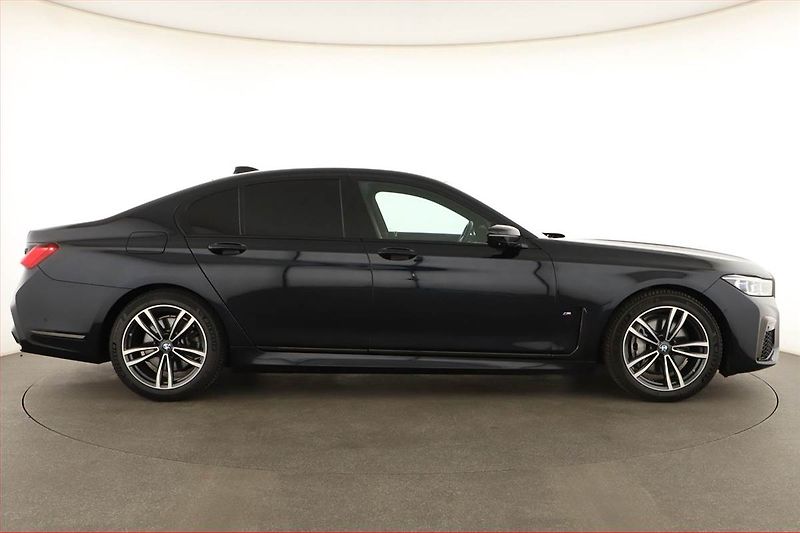 BMW Řada 7 (2022) 730d xDrive - fotka 6 z 20