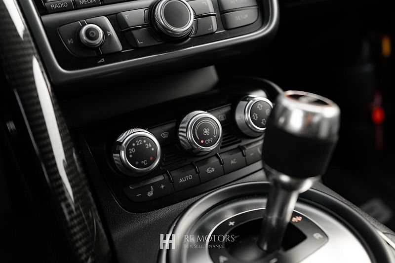 Audi R8 (2010) R8 5.2 V10 quattro 386kW - fotka 33 z 46