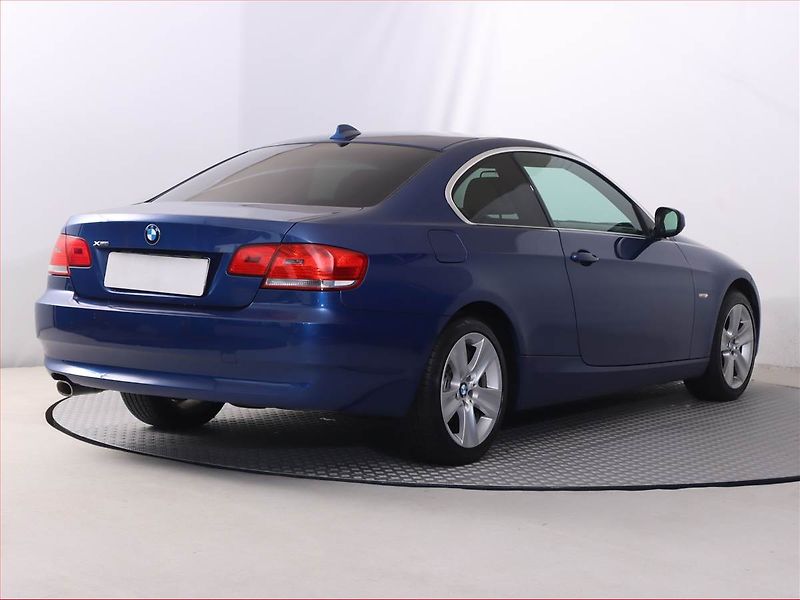 BMW Řada 3 (2010) 320 d xDrive, 4X4, Automat - fotka 5 z 17