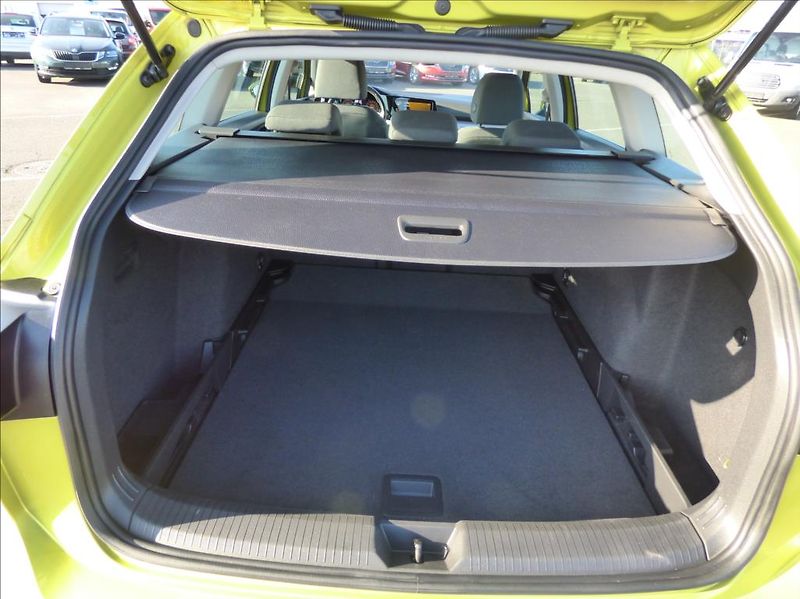 Volkswagen Golf 1,0 TSI Virtual Cockpit  Life - fotka 12 z 49
