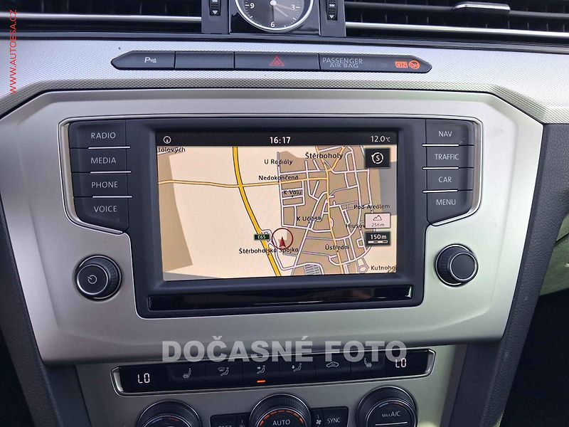 Volkswagen Passat (2015) 2.0 TDi, Comfortline, navi - fotka 17 z 18