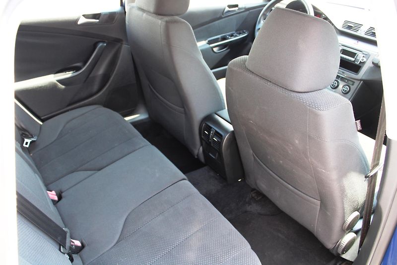 Volkswagen Passat (2008) 1.9 TDI KLIMATIZACE VÝHŘEV  - fotka 12 z 19
