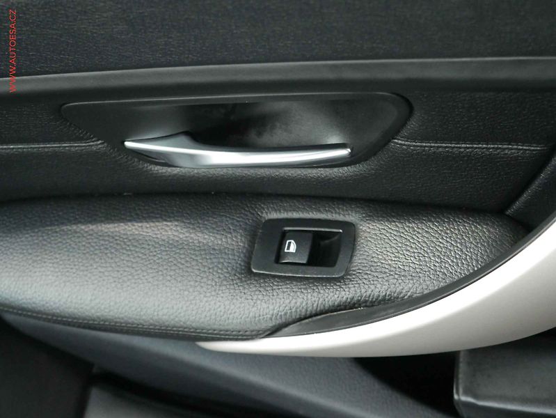 BMW Řada 3 (2015) 2.0D xDrive, ČR, AT, bixen - fotka 11 z 19