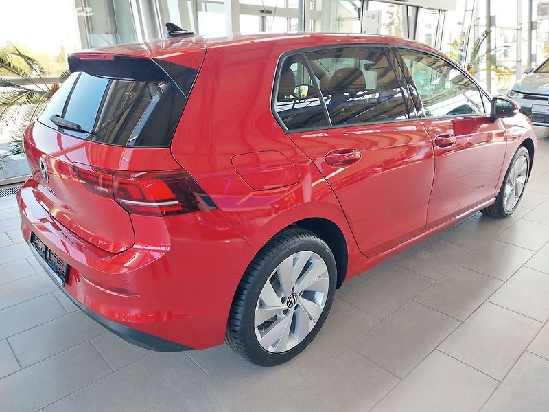 Volkswagen Golf (2026) People 1,5 TSI 7DSG mHEV - fotka 3 z 6
