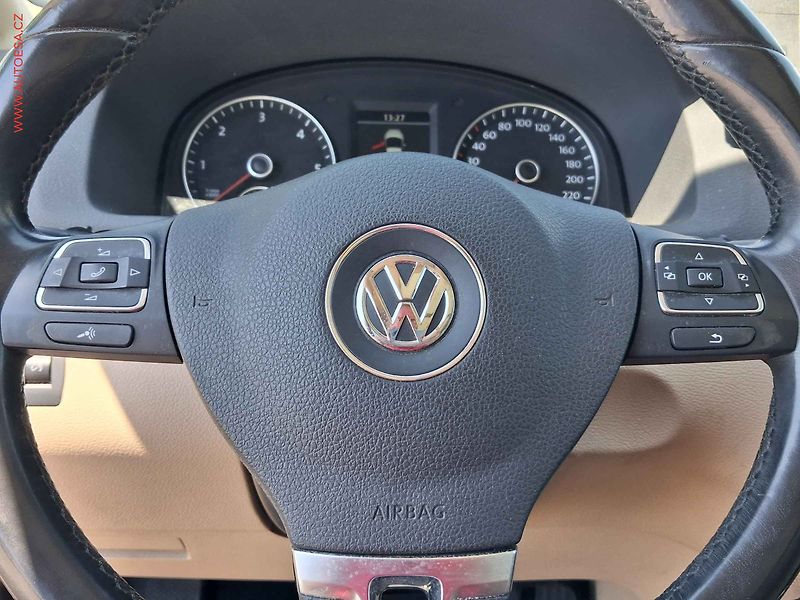 Volkswagen Touran (2014) 2.0 TDi, DSG, bixen, panor - fotka 20 z 23