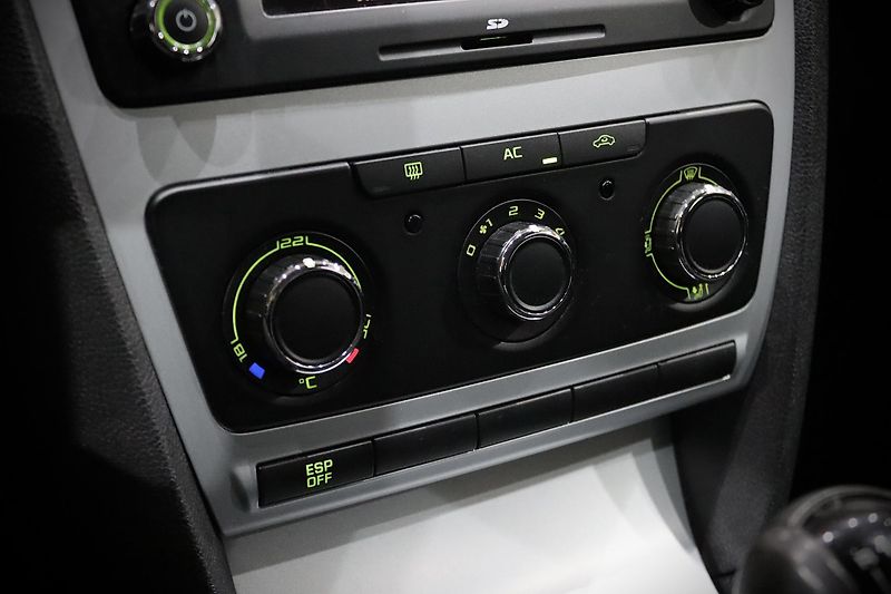 Škoda Octavia 2 FL Combi 1.6 MPI 75 kW - fotka 24 z 28