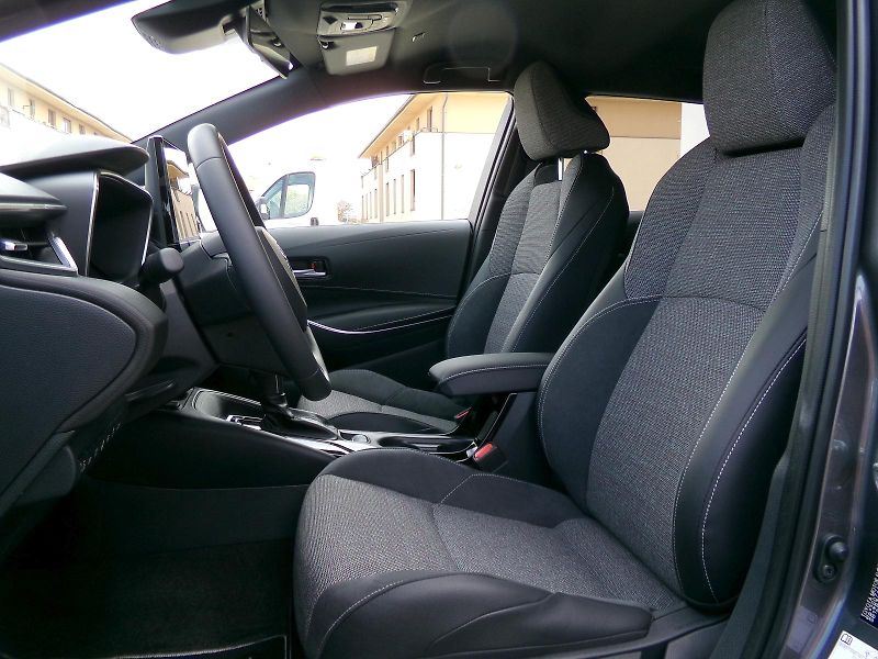 Toyota Corolla (2026) TS STYLE 1,8 HEV AT - fotka 7 z 14