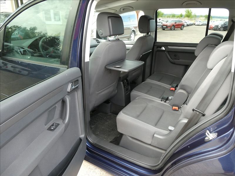 Volkswagen Touran 2,0 TDi 103kW Comfort,2x kola - fotka 17 z 47