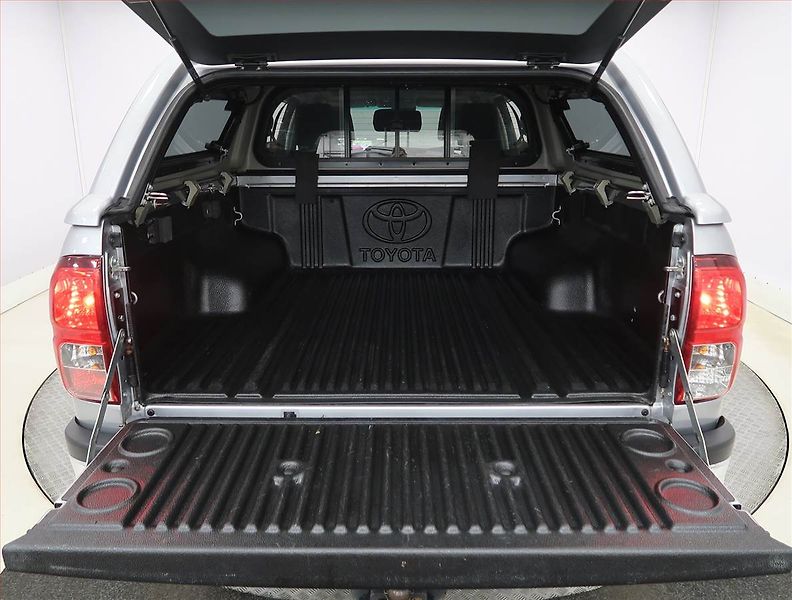 Toyota Hilux (2018) 2.4 D-4D - fotka 13 z 20